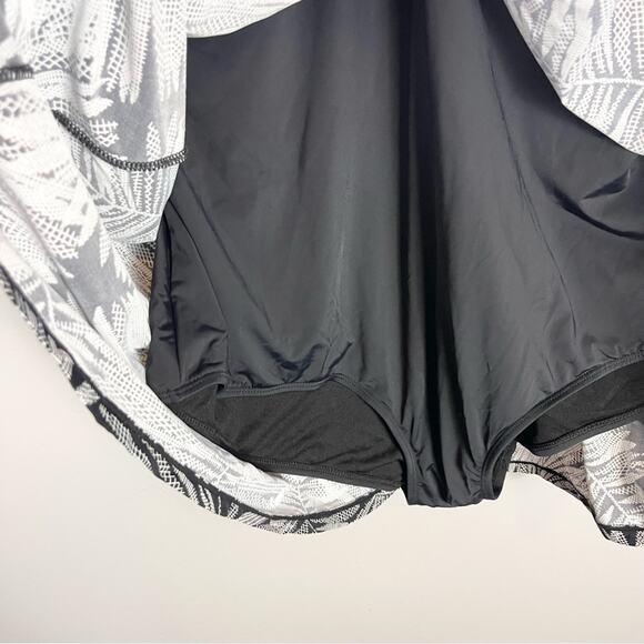 Swimsuits For All Women Twist Front V-Neck Swimdress One Piece Swimsuit size 26 - Picture 3 of 10